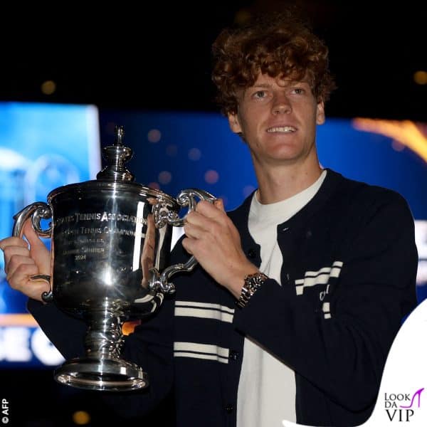 le foto di rito dopo la vittoria 