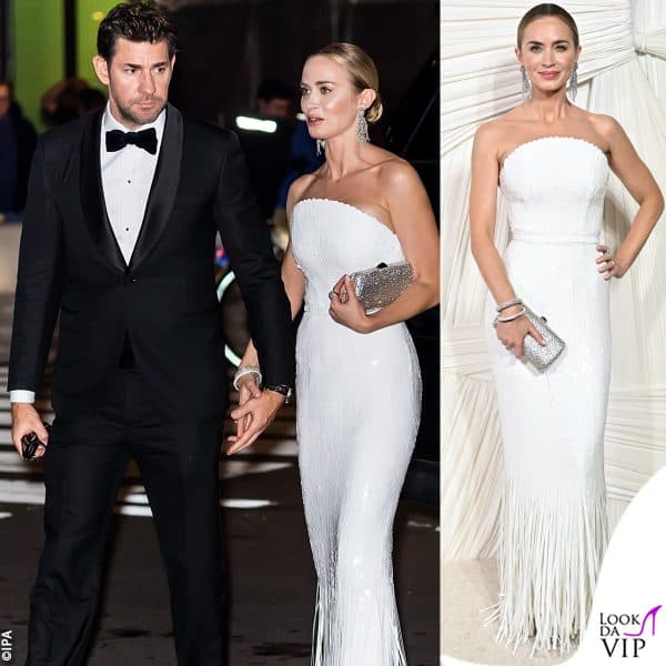 John Krasinski e Emily Blunt (abito Tamara Ralph, borsa Rodo) 