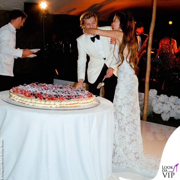 il taglio della torta (abito Oscar de la Renta per Millie) 