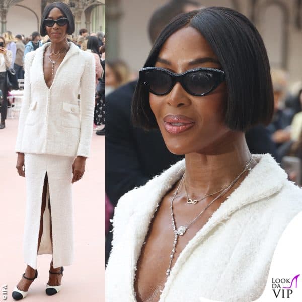 Naomi Campbell col caschetto alla sfilata Chanel