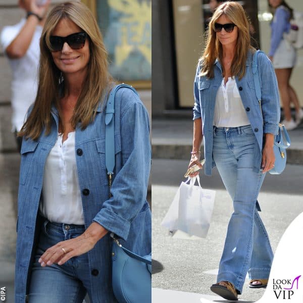 la showgirl opta per il total denim a Milano