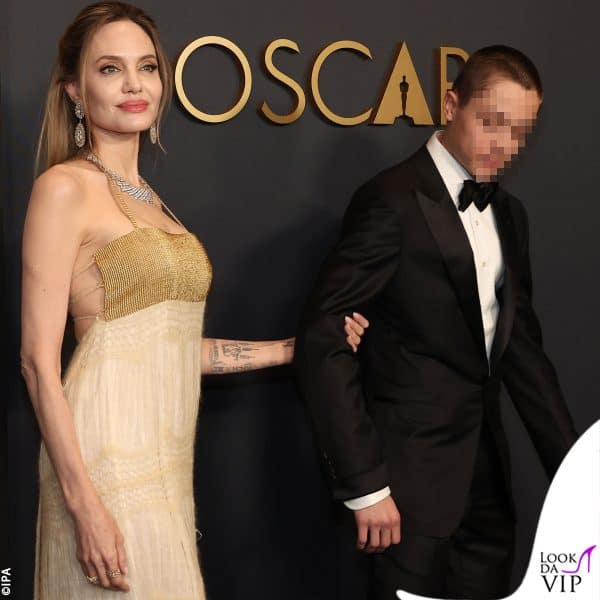 Angelina Jolie arriva sul red carpet dei Governors Awards insieme al figlio Knox 