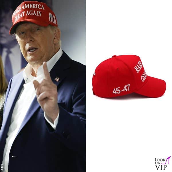 Donald Trump sfoggia l'immancabile cappellino con lo slogan "Make America Great Again"