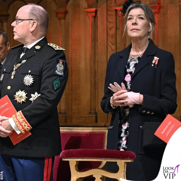Carolina di Monaco con il fratello Alberto durante la messa 