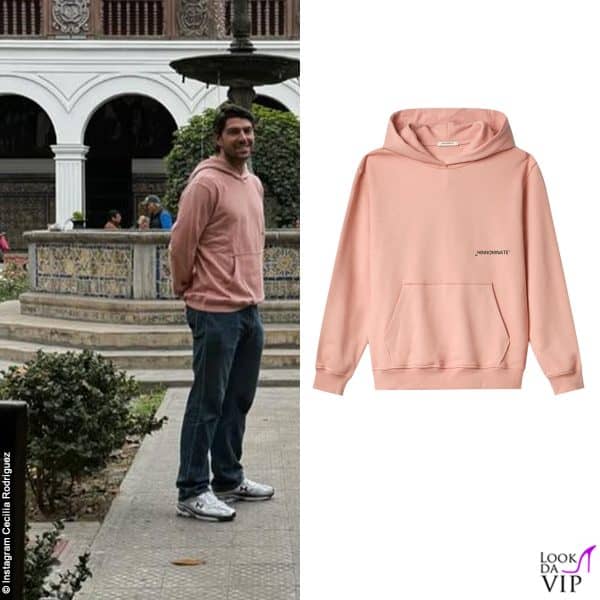 Ignazio osa il rosa con la felpa Hinnominate