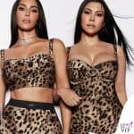 Kim Kardashian e Kourtney Kardashian, in posa per Dolce &Gabbana x Skims