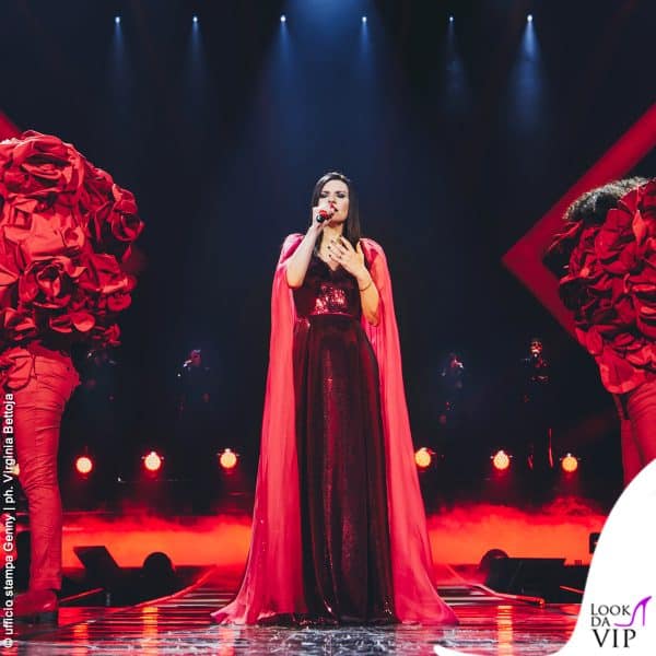 Il palco si colora di rosso
