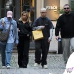 Lazza e Greta Orsingher fanno shopping a Milano