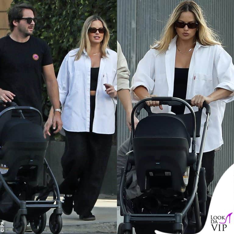 prima passeggiata da mamma per Margot Robbie: il look è casual chic