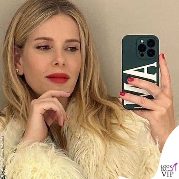 Alessia Marcuzzi sceglie un rosso acceso