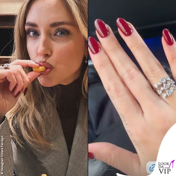 Chiara Ferragni sfoggia una manicure caratterizzata da smalto rosso (anello Chiara Ferragni Brand)