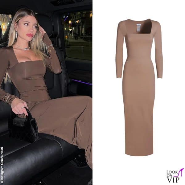 Chiara Nasti indossa un vestito Plume Etheree