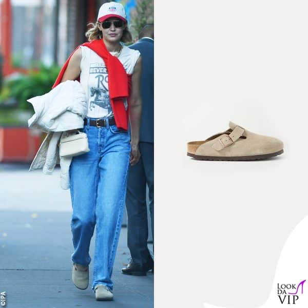 Gigi Hadid comoda in ciabatte Birkenstock: il modello Boston costa 160 euro