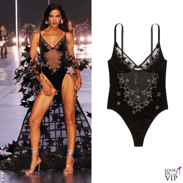 Irina Shayk sfila per Victoria's Secret con il body perfetto per le feste (102 euro)