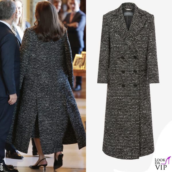 in abbinato c'è anche il cappotto, sempre Alberta Ferretti