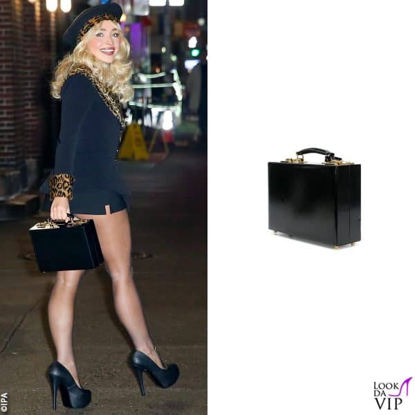a spasso per New York con una giacca Lillie Rubin e borsa Thom Browne