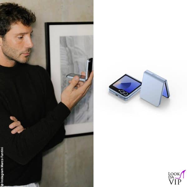 Stefano De Martino con il Samsung Galaxy Z Flip 6 (da 1.239 euro)