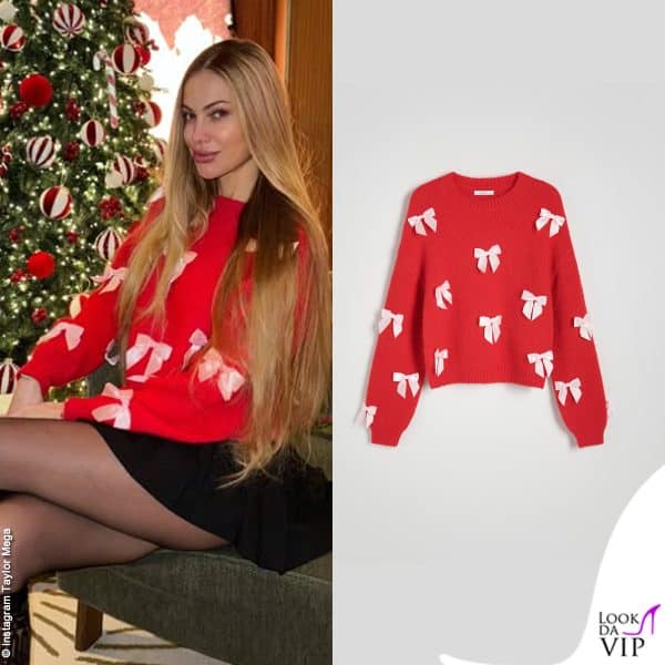 Fiocchi sul maglione rosso Reserved di Taylor Mega