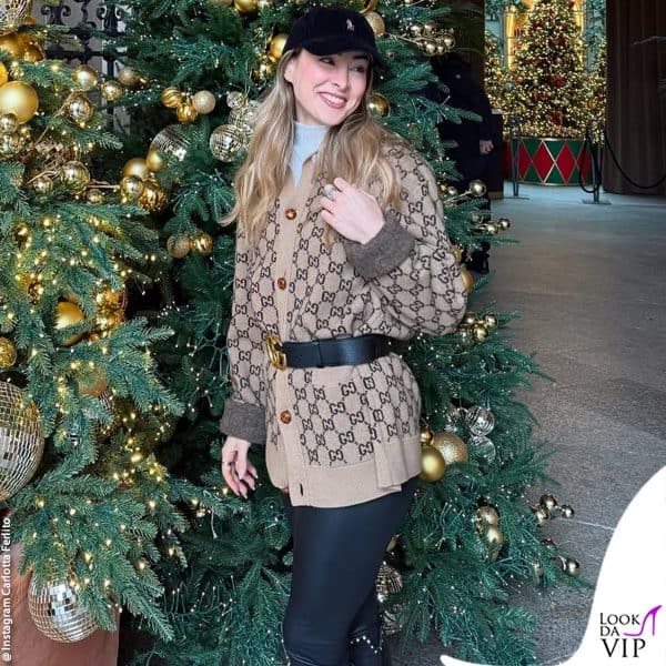 Carlotta Ferlitosi tiene calda col cargidan Gucci