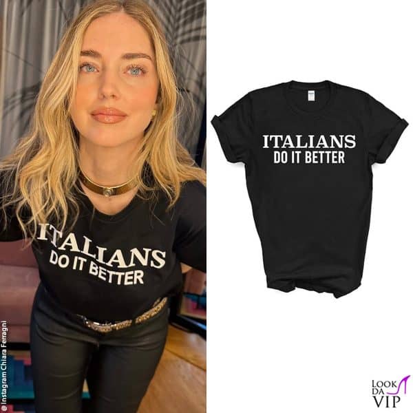 Chiara con una t-shirt Bees Knees dalla frase allusiva 