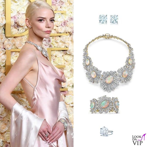 abito Dior, gioielli Tiffany & Co. 