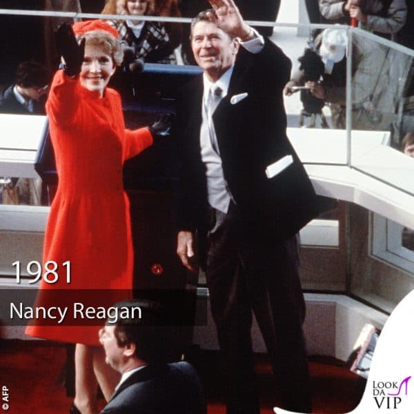 Nancy Reagan in Adolfo: questo colore è stato ribattezzato "Reagan red"