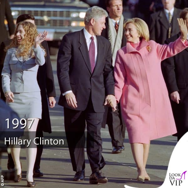 Hillary Clinton in rosa Oscar de la Renta 