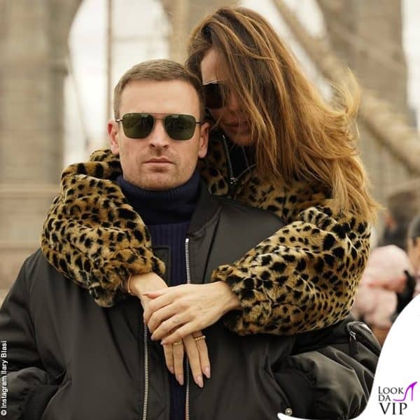Ilary Blasi con l'animalier a New York con Bastian Muller