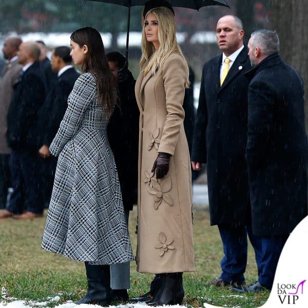 Ivanka, con un outfit Oscar de la Renta, era accompagnata dalla figlia 