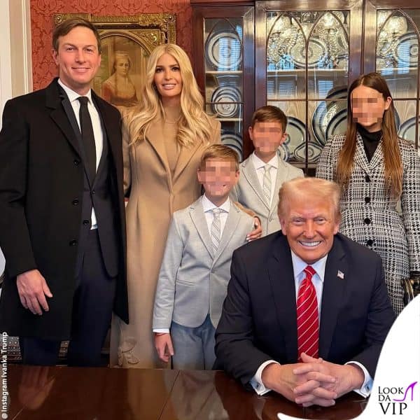 Ivanka in posa con il marito, i tre figli e papà Donald 