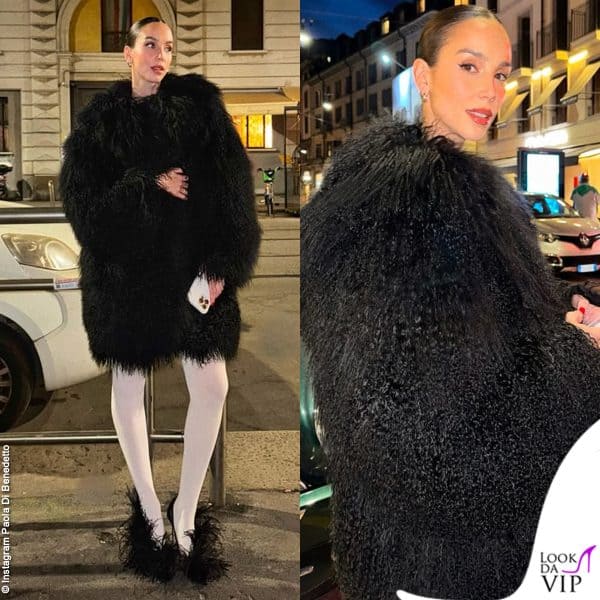 Paola Di Benedetto abbina la pelliccia nera a collant bianchi