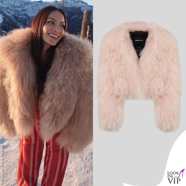 Paola Turani sulla neve si tiene al caldo con un modello voluminoso di Numero Otto