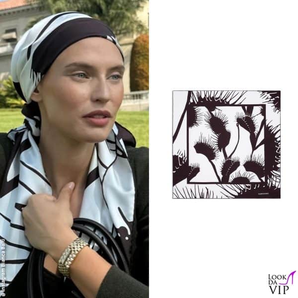 la Balti a novembre, con un foulard Ferragamo in testa 