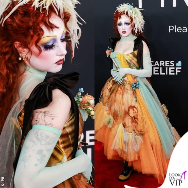 Chappell Roan in Jean Paul Gaultier: sulla gonna c'è la stampa di "Ballerina con bouquet", famosa opera di Edgar Degas