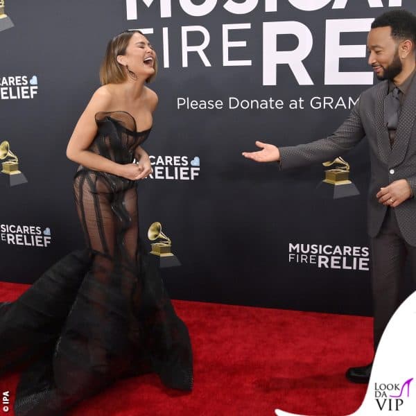 risate sul red carpet col marito John Legend
