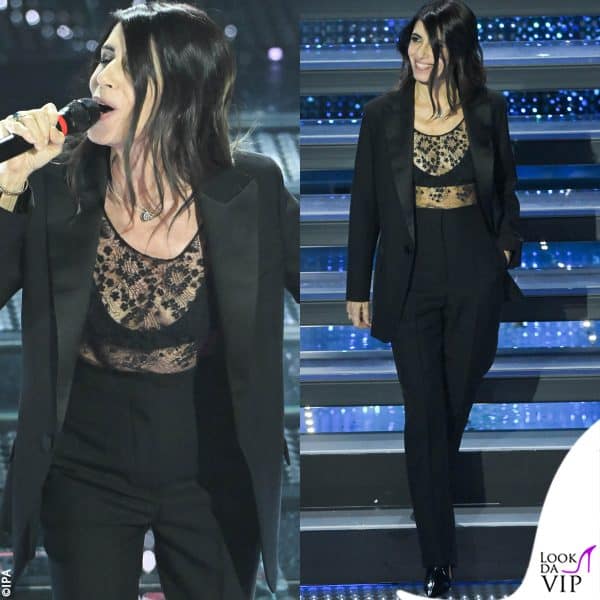 Giorgia in Dior, con il reggiseno a vista 