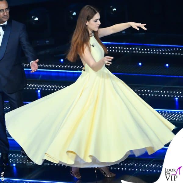 il terzo look di Miriam Leone è retrò 