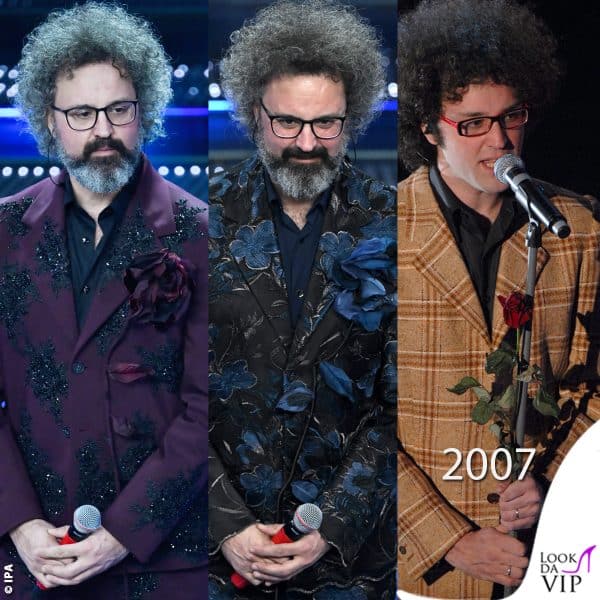 Simone Cristicchi con i fiori sui completi Antonio Marras: nel 2007 all'Ariston cantava con una rosa in mano 