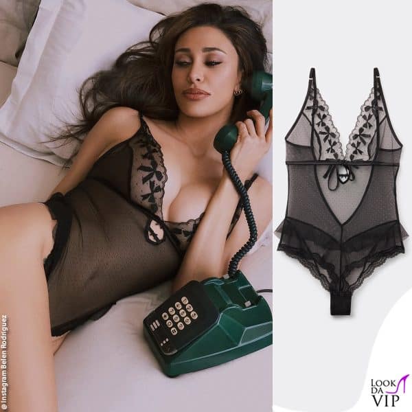la lingerie di Belen Rodriguez è sempre firmata Intimissimi: in body sul letto per San Valentino 