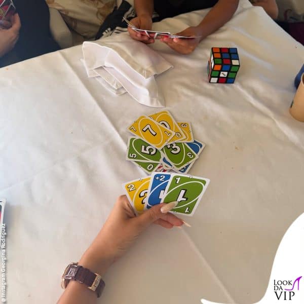 una partita a carte dopo la giornata sugli sci 