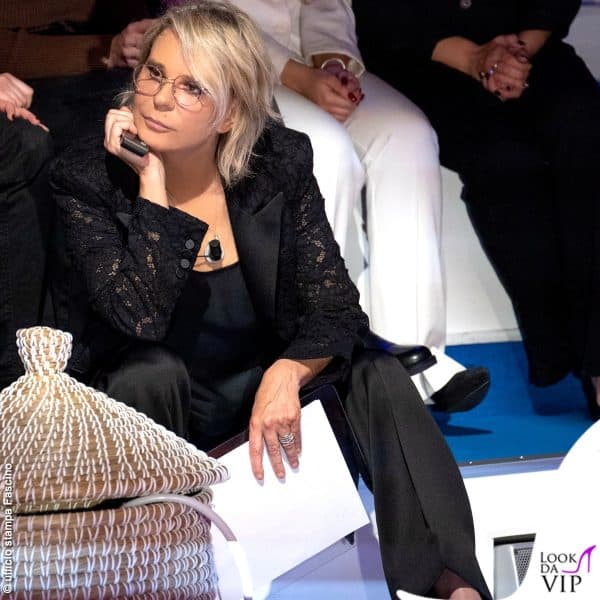 Maria De Filippi in tailleur Saint Laurent per la quarta puntata 