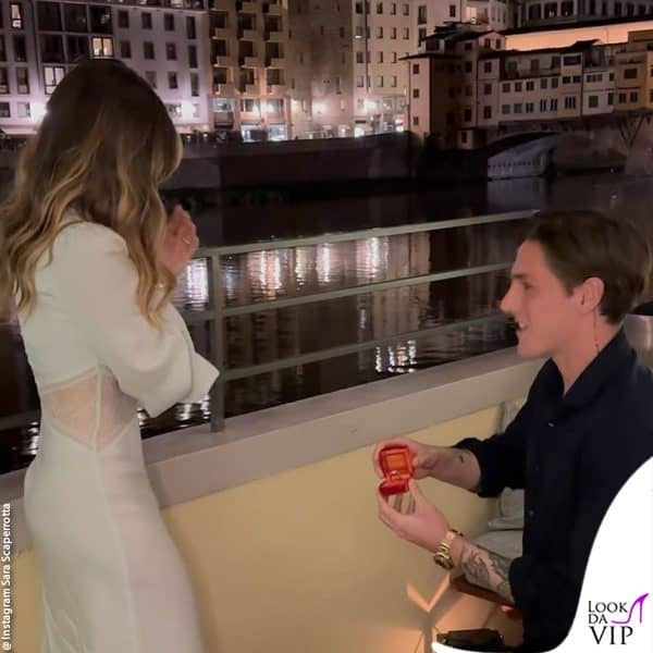 Nicolò Zaniolo si inginocchia e chiede la mano a Sara Scaperrotta 