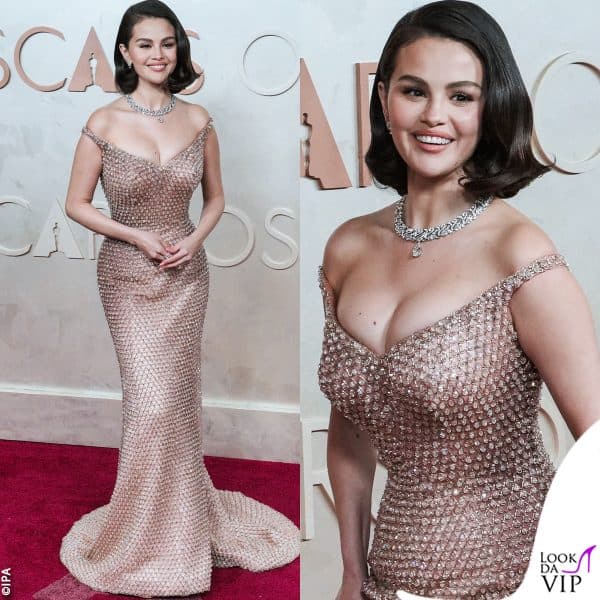 Abito Ralph Lauren per Selena Gomez, con gioielli Bulgari 