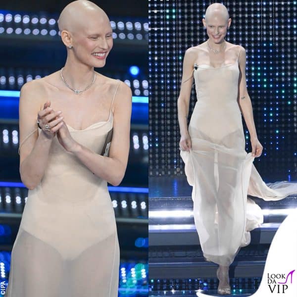 Durante la finale di Sanremo, la Balti con un nude look Ermanno Scervino e gioielli Garatti