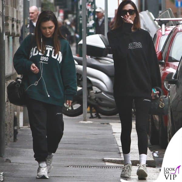 Belen Rodriguez passeggia per Milano con l'amica Antonia Achille 