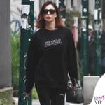 Belen Rodriguez nel look total black a spasso per Milano