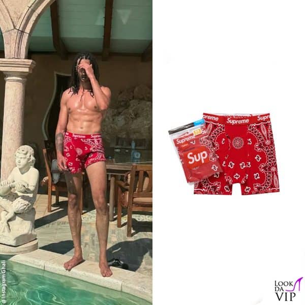 in piscina con i boxer Supreme