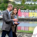 Kate Middleton anniversario blazer Holland Cooper camicia Boden jeans Massimo Dutti Principe William