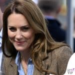 Kate Middleton anniversario blazer Holland Cooper camicia Boden jeans Massimo Dutti Principe William