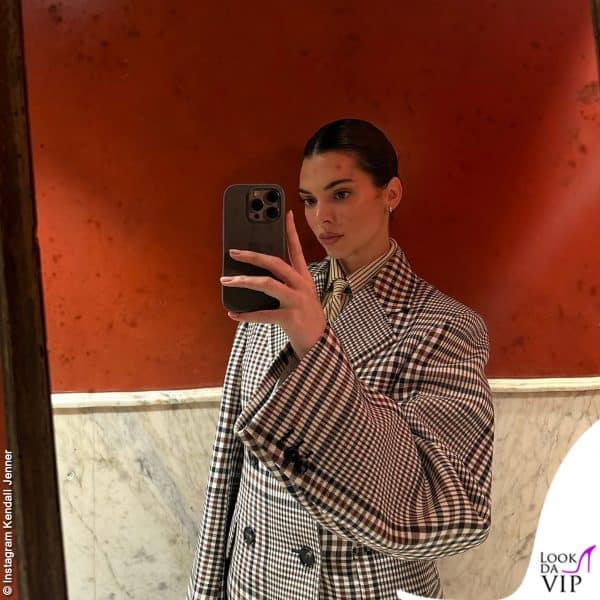 Selfie allo specchio con cappotto Bottega Veneta